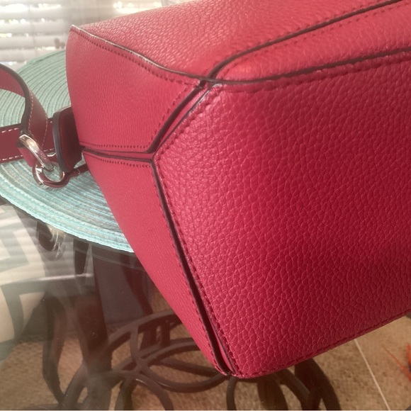 Loewe Raspberry Puzzle Bag - Picture 7 of 11